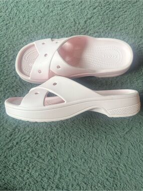 Crocs Classic Cross Strap Sandals in Pink Milk Women’s Size 9